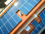 Panele fotowoltaiczne na dachu. Od kiedy można instalować 150 kw bez pozwolenia na budowę?